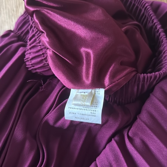 Elegant Pleated Purple Skirt by Le-Ciel - Picture 6 of 7